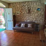 Max Villa *