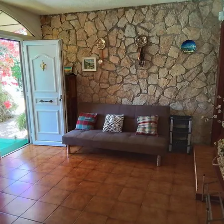 Max Villa *